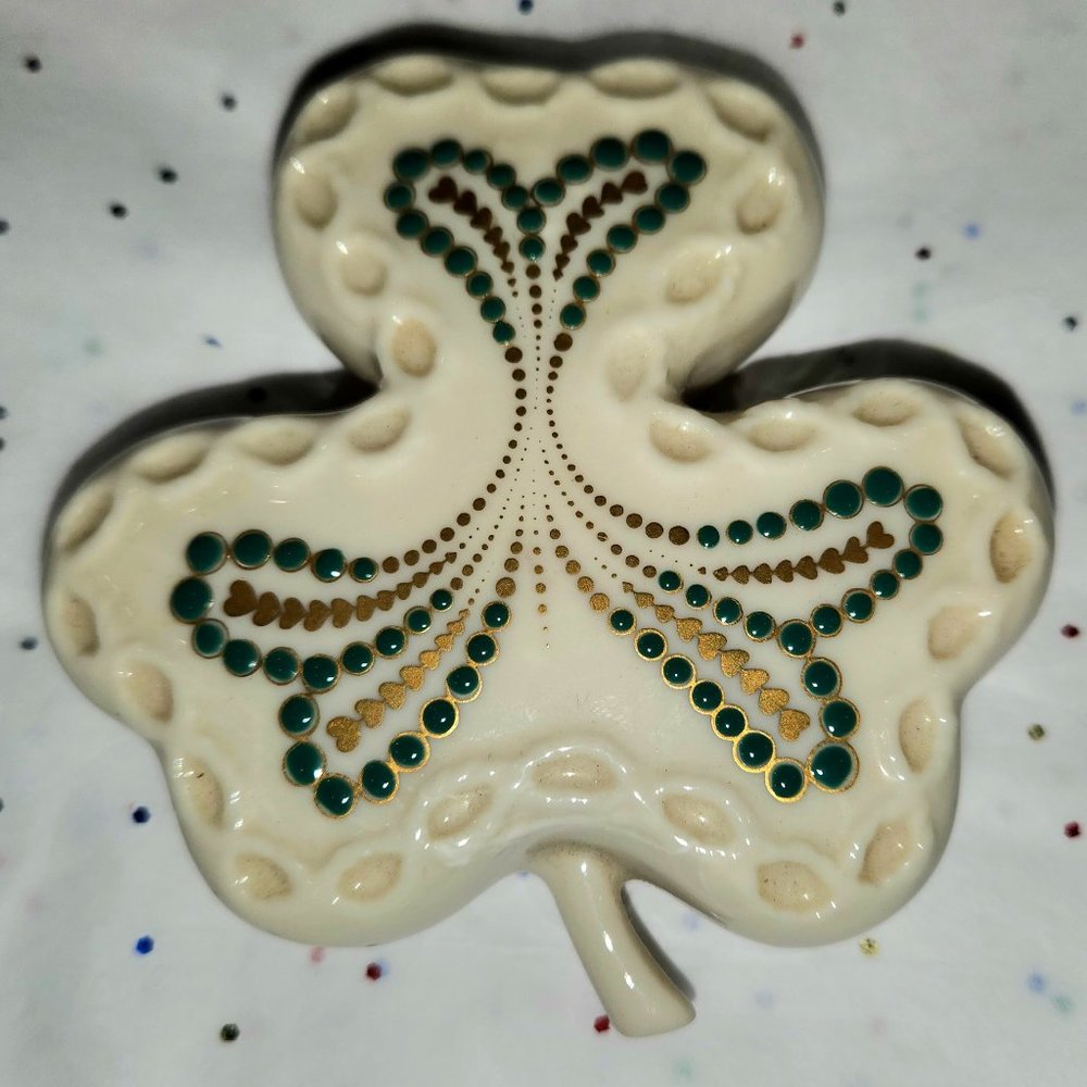 Lenox Shamrock Paperweight